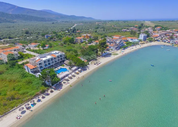 Socrates Plaza Prínos